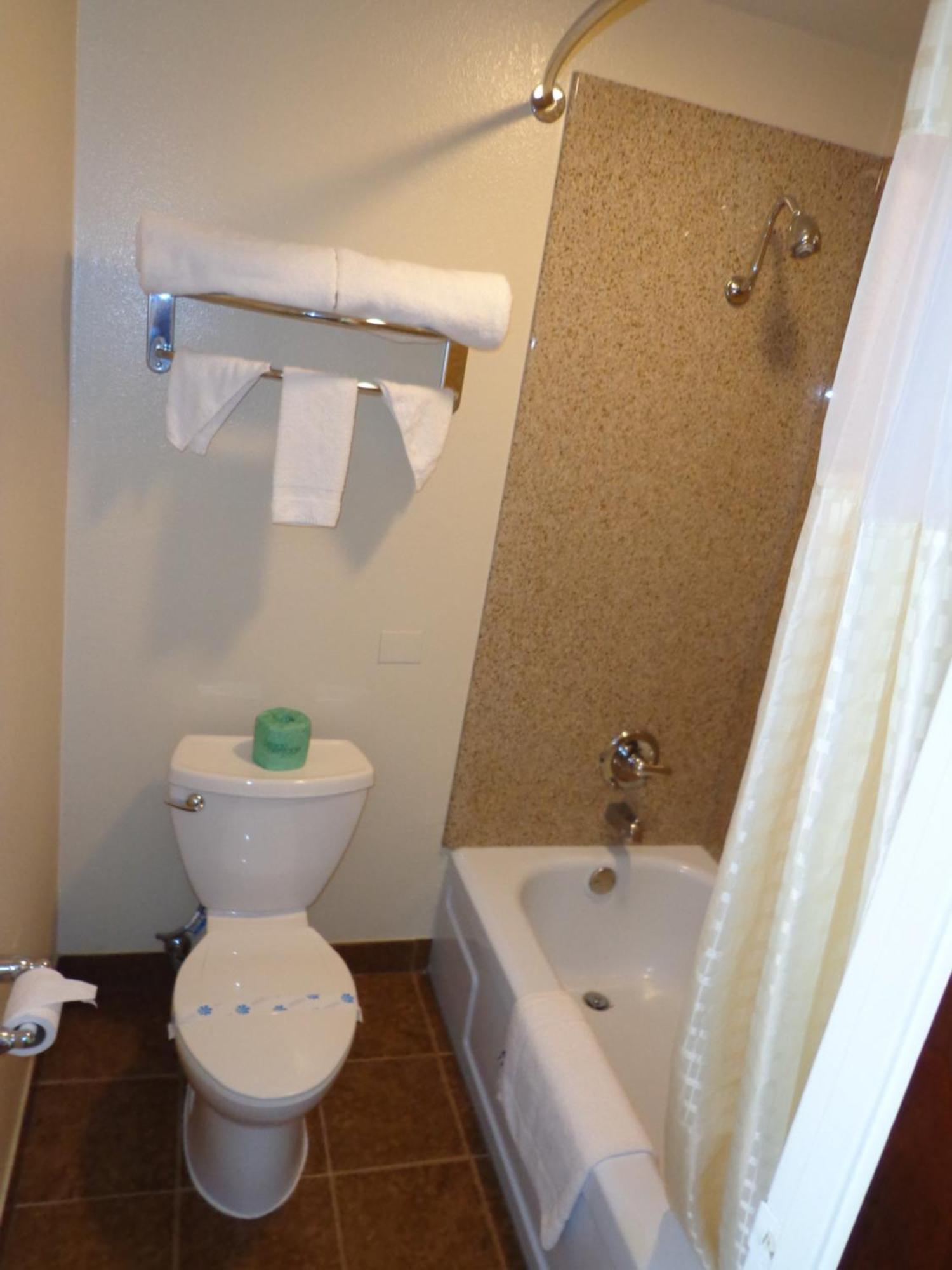 Economy Inn Express Warren Екстериор снимка