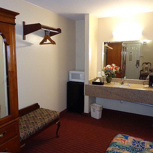Economy Inn Express Warren Екстериор снимка