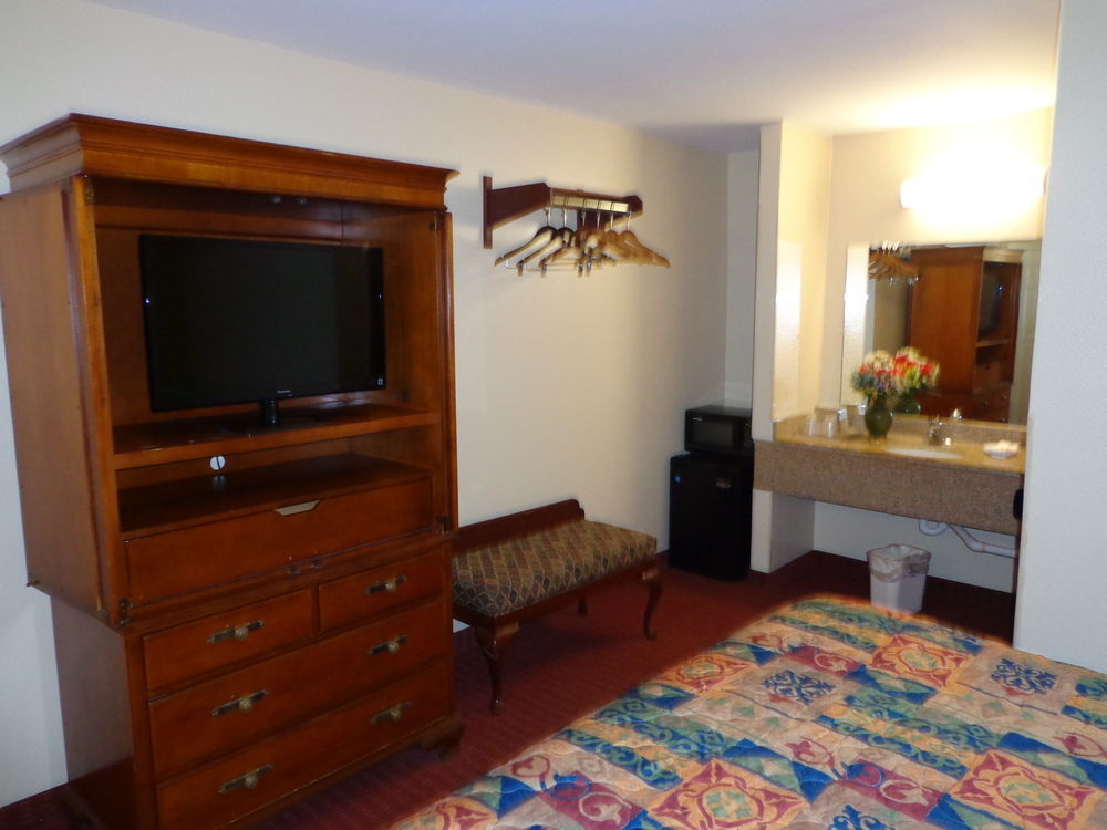 Economy Inn Express Warren Екстериор снимка