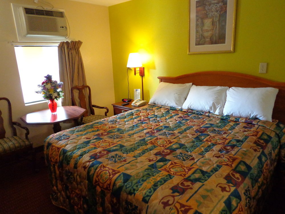 Economy Inn Express Warren Екстериор снимка