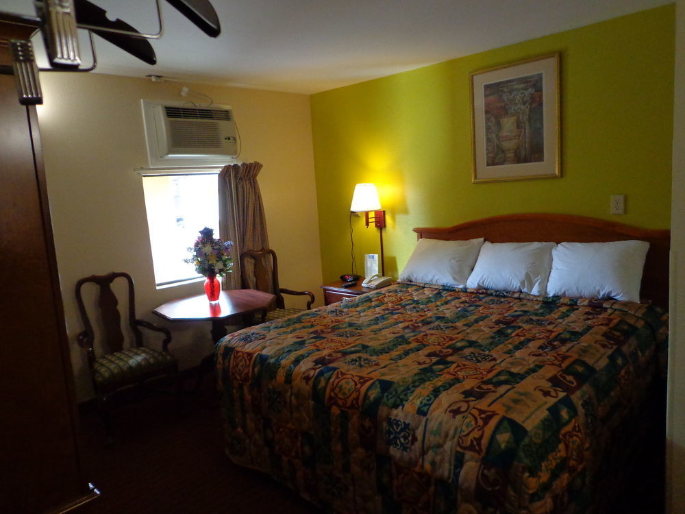 Economy Inn Express Warren Екстериор снимка