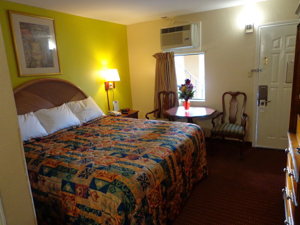 Economy Inn Express Warren Екстериор снимка