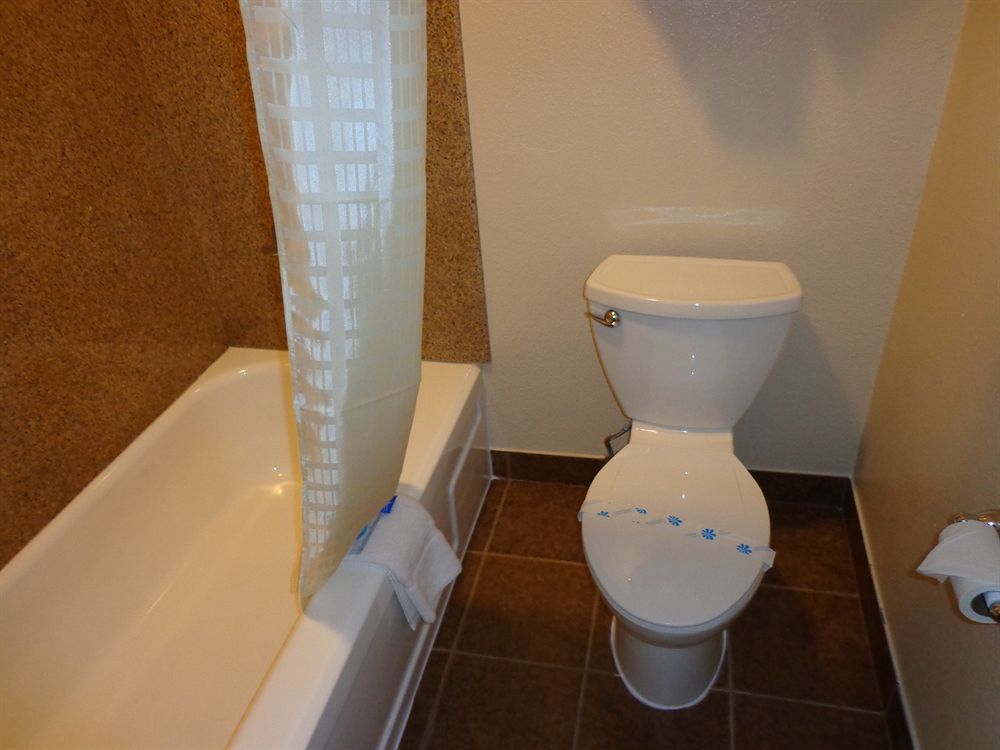 Economy Inn Express Warren Екстериор снимка