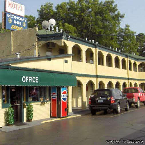 Economy Inn Express Warren Екстериор снимка
